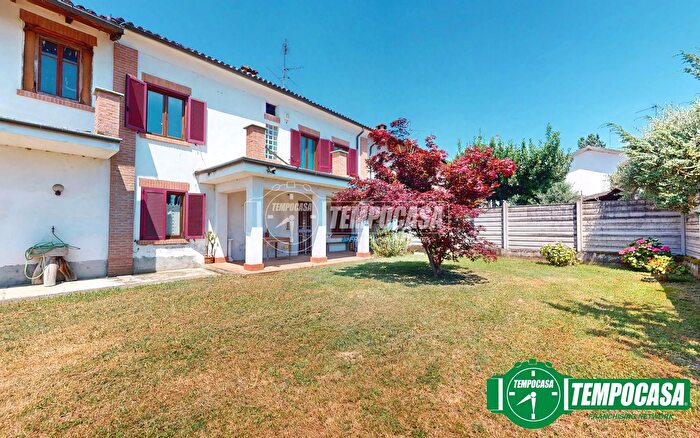 Casa quadrilocale in vendita in Torre Beretti Castellaro