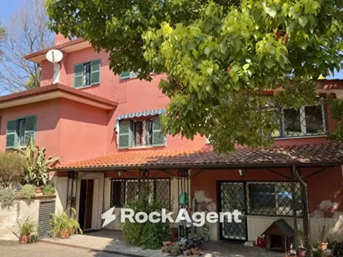 Casa con 6 locali in vendita in Via Colle Scarano, Velletri