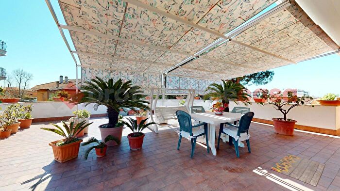 Appartamento trilocale in vendita in Via Giovanni Boldini, Roma