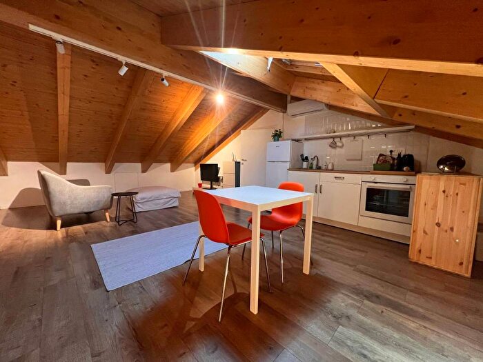 Casa monolocale in affitto in Via Carlo Farini, Isola, Milano