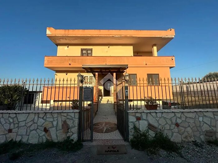 Casa trilocale in vendita in Via Mezzagni, Castel Volturno