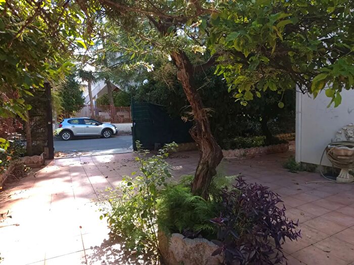 Appartamento con 7 locali in vendita in Via Andrea Guarneri, Palermo