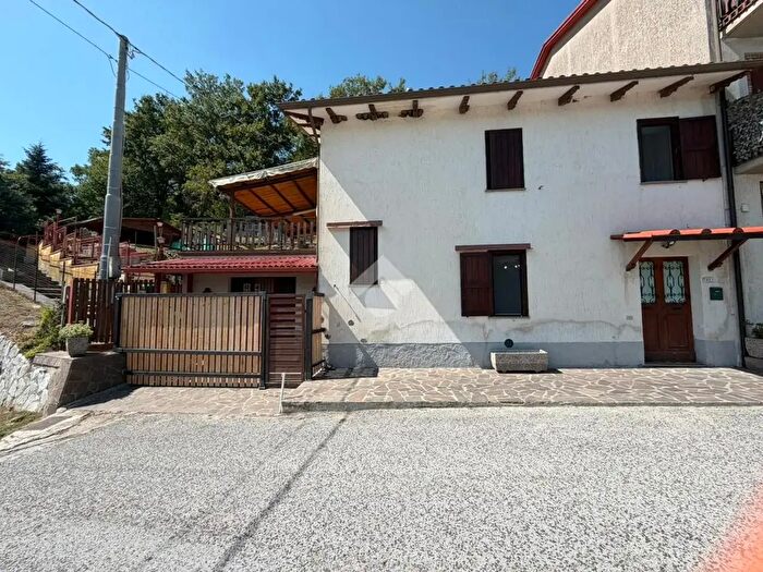 Appartamento con 5 locali in vendita in Località Vallingegno, Gubbio