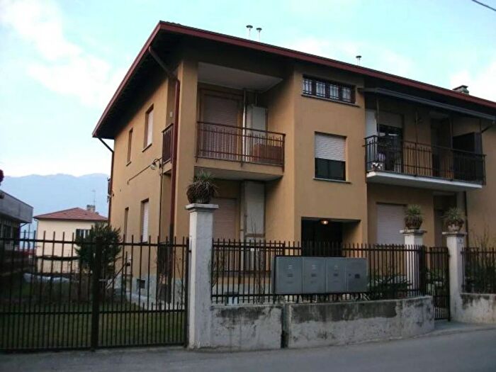 Appartamento con 5 locali in affitto in Via SantAbbondio No Number, Colico Piano, Colico