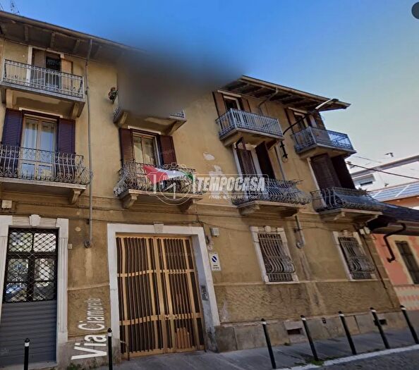 Appartamento trilocale in vendita in Via Ciamarella, Torino