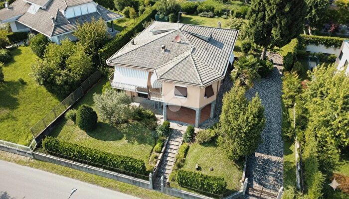 Casa con 7 locali in vendita in Via Giosuè Borsi, Besana In Brianza