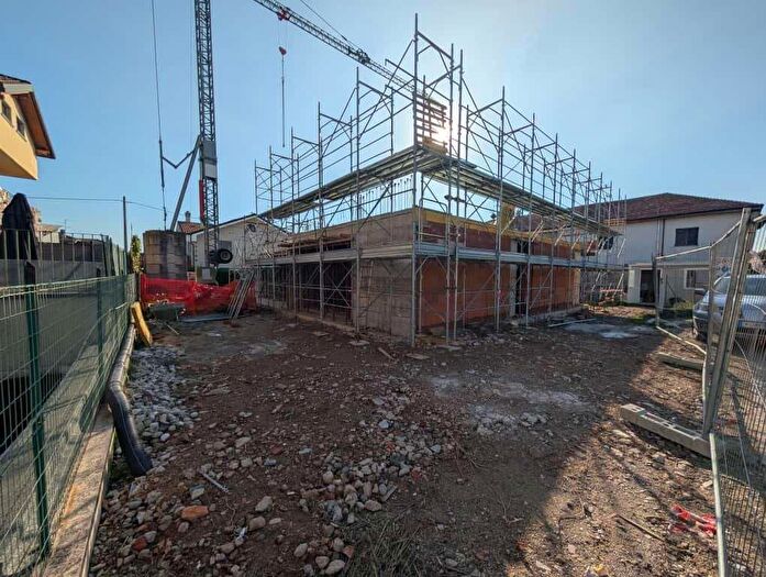 Casa quadrilocale in vendita in Via Milano, Grezzago