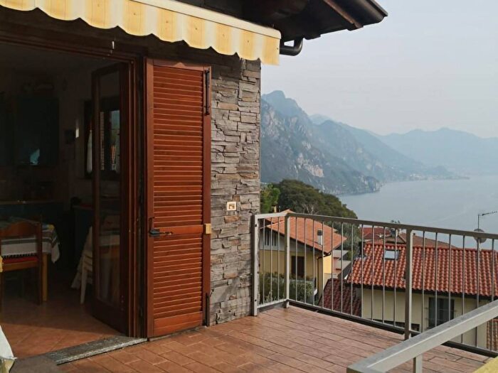 Appartamento trilocale in affitto in Via Vella, Centro, Riva di Solto