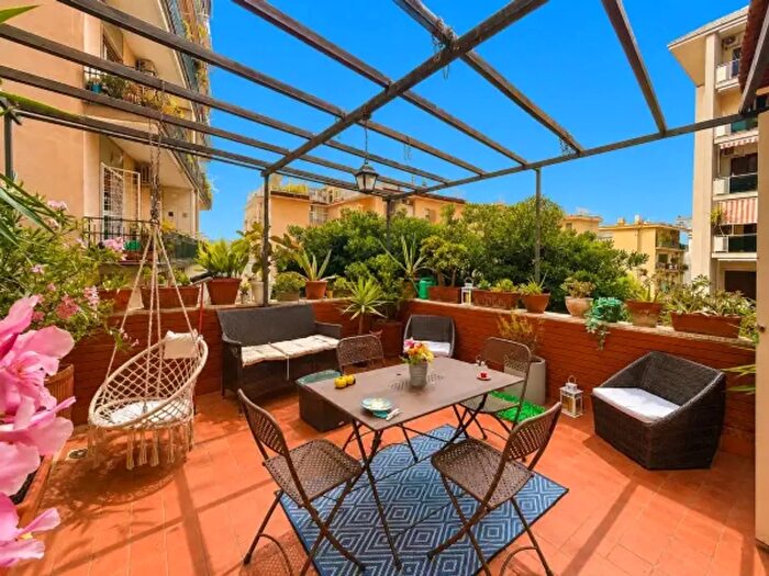 Appartamento quadrilocale in affitto in Via Giuseppe Bonito, Napoli