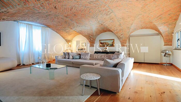 Casa con 7 locali in vendita in Via Clemente Rivetti, Rovato