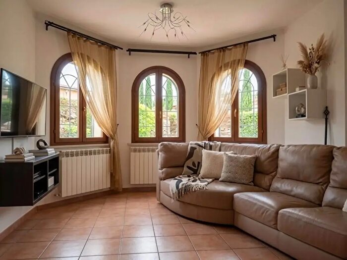 Casa con 5 locali in vendita in Ia Larga, Luni