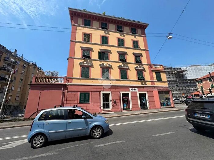 Appartamento con 5 locali in vendita in Via Pasquale Pastorino, Genova