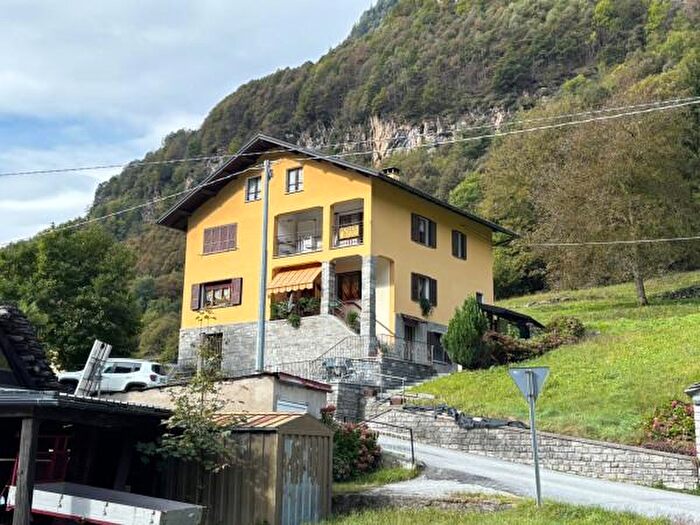 Appartamento trilocale in vendita in Frazione Piedilago, Premia