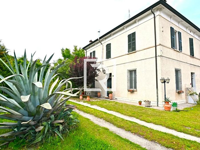 Casa con 7 locali in vendita in Via Godo Vecchia, Russi