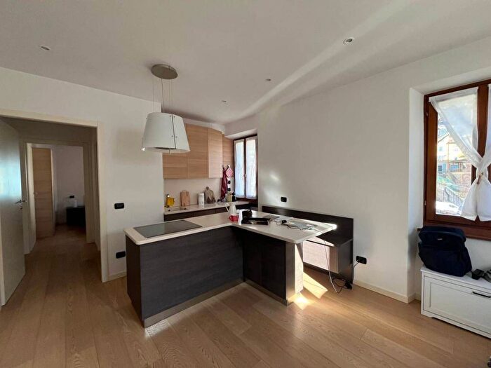 Appartamento trilocale in affitto in Via Xi Febbraio, Centro, Ponte di Legno