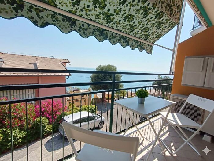 Appartamento monolocale in affitto in Via dei Pini, Laigueglia