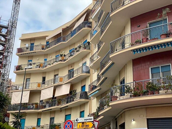 Appartamento trilocale in affitto in Via Giuseppe Melacrino, Tremulini Eremo, Reggio Calabria