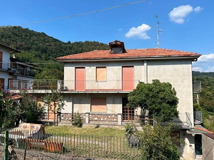 Appartamento quadrilocale in vendita in Porzione Bifamiliare Via Attilie, Gandosso