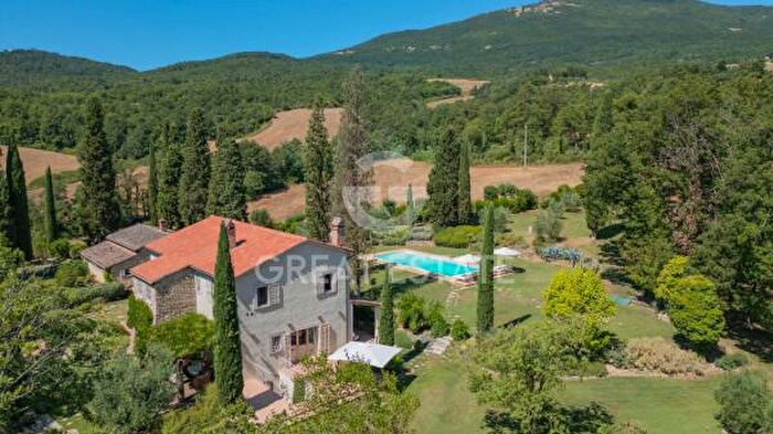 Casa con 6 locali in vendita in Cetona