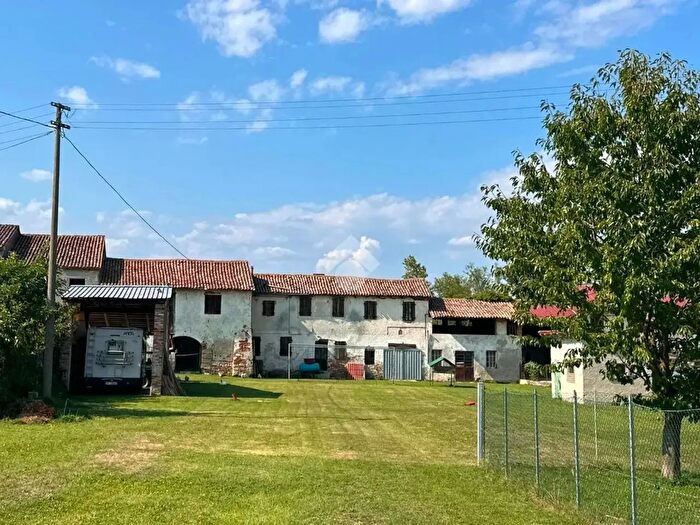Casa con 9 locali in vendita in Via Cà Giustiniani, Asolo