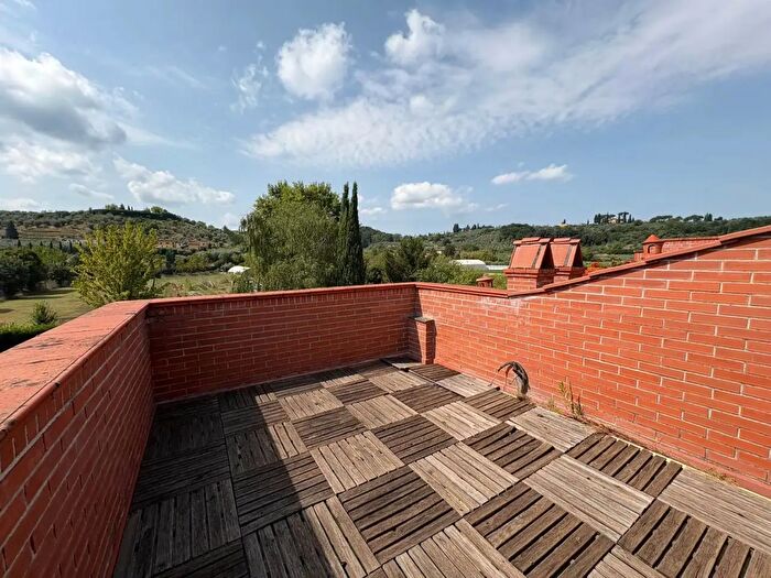 Casa con 8 locali in vendita in Firenze