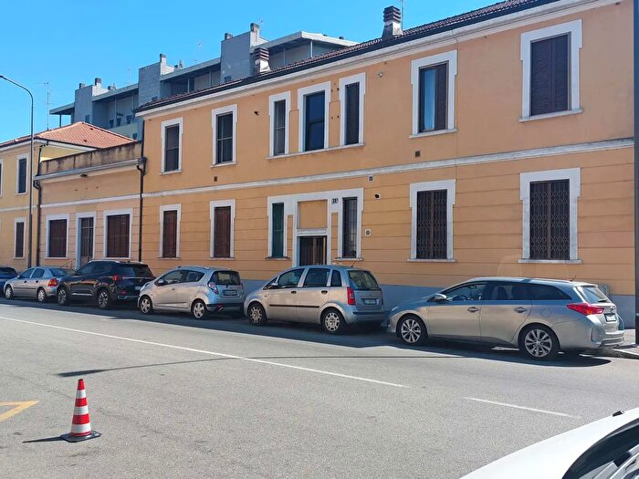 Appartamento trilocale in vendita in Via Bonfadini, Milano