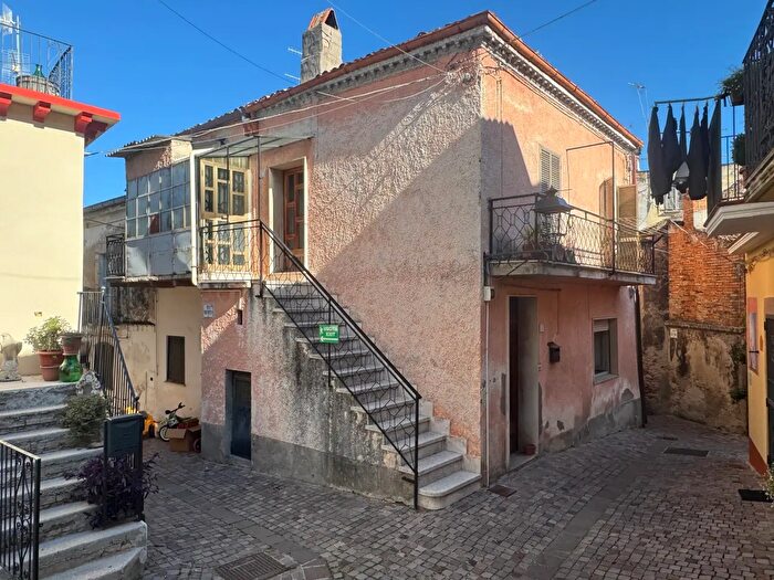 Appartamento con 7 locali in vendita in Treglio Ch, Treglio