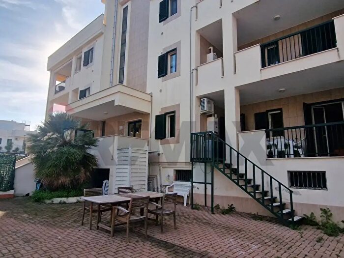 Appartamento trilocale in vendita in Via Mauro del Giudice, Vieste