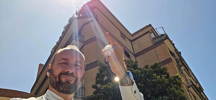 Appartamento trilocale in vendita in Via Punta del Saraceno, Roma