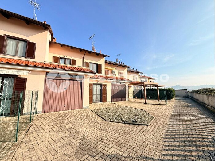 Casa con 6 locali in vendita in Via Michelangelo Buonarroti, Crescentino