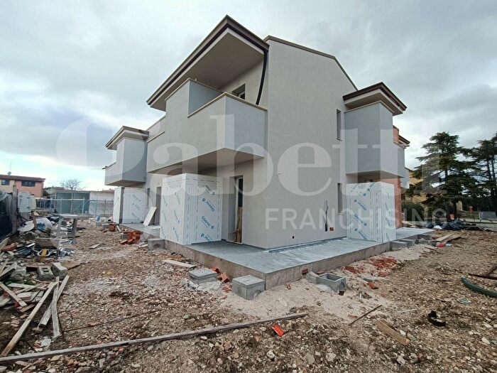 Appartamento bilocale in vendita in Via Subasio, Torgiano