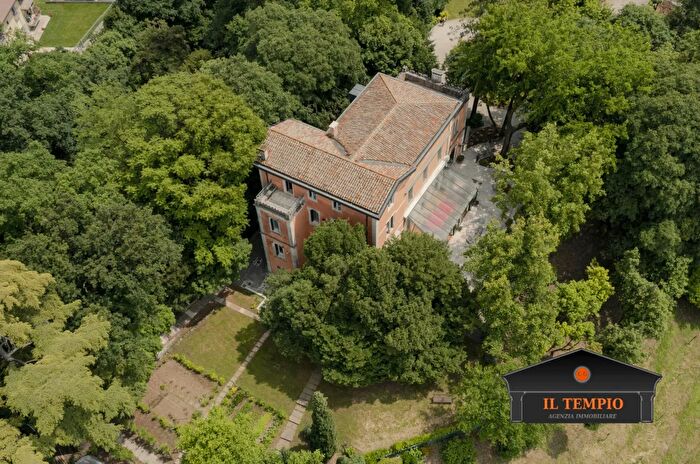 Casa con 8 locali in vendita in Via Castello, Vicenza