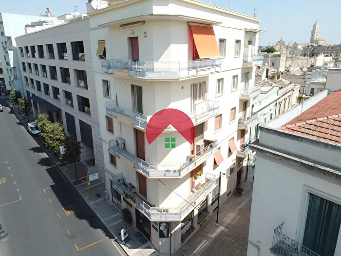 Appartamento con 6 locali in vendita in Piazzetta Eleonora Bracco, Matera