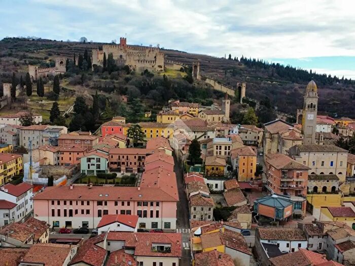 Appartamento trilocale in affitto in Corso Vittorio Emanuele, Soave