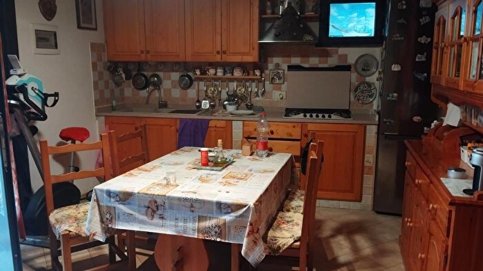 Casa bilocale in vendita in Cascina
