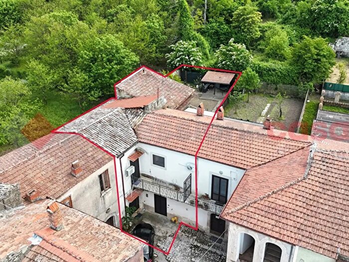 Casa con 6 locali in vendita in Via Pirozza III Cortile, Cervinara