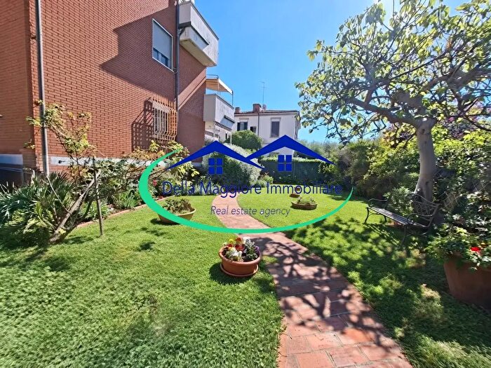 Appartamento con 7 locali in vendita in Livorno