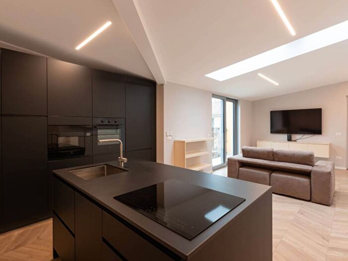 Appartamento trilocale in affitto in Via Delle Forze Armate, Gambara, Milano