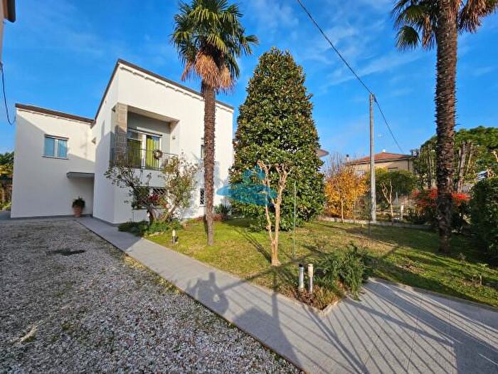 Casa con 6 locali in vendita in Alfonsine