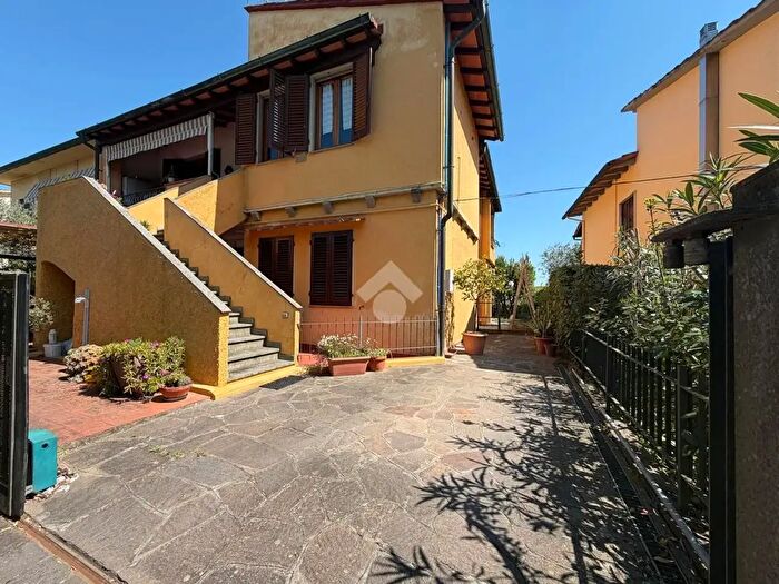 Appartamento con 5 locali in vendita in Via del Setaiolo, Signa