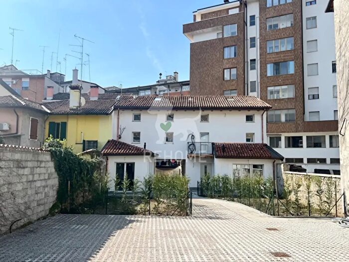 Casa trilocale in vendita in Via di Mezzo, Udine