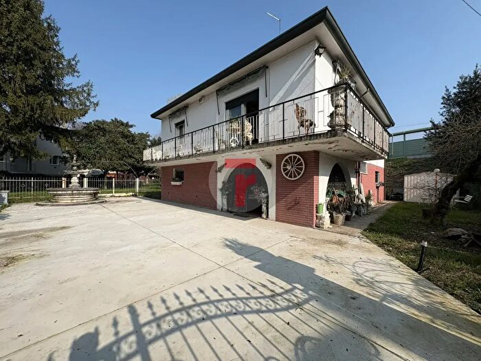 Casa con 7 locali in vendita in Via Luigi Pastro, Padova