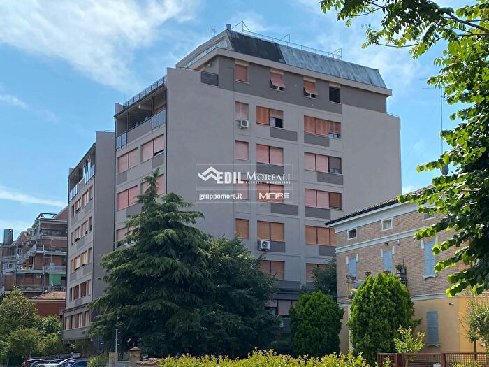 Appartamento con 5 locali in vendita in Modena