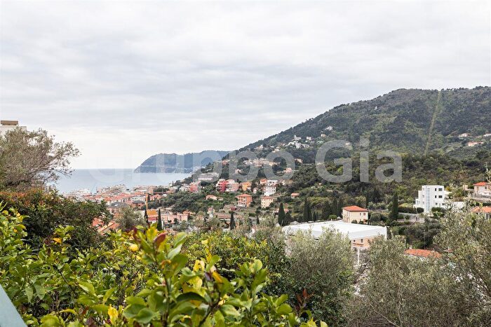 Casa quadrilocale in vendita in Alassio