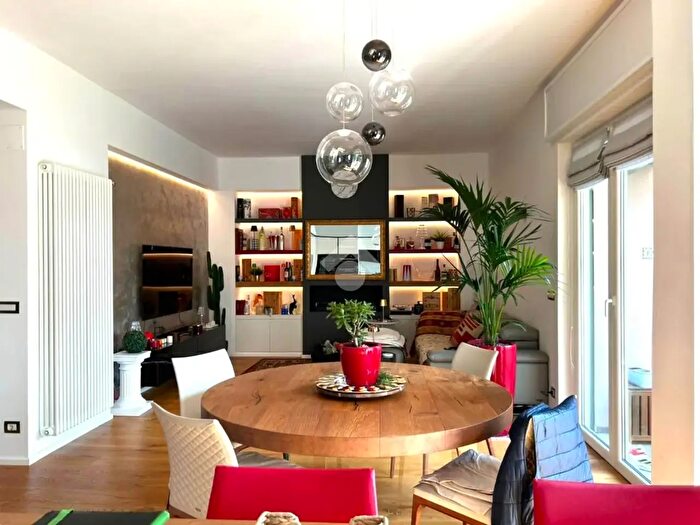 Appartamento con 5 locali in vendita in Via Eleonora Duse, Genova
