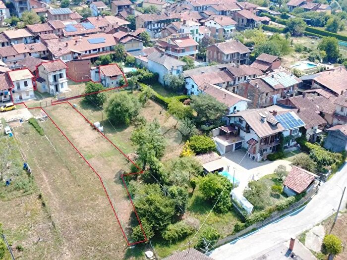 Casa bilocale in vendita in Via Luciano Debernardi, Zubiena
