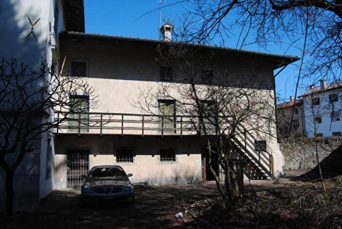 Casa con 6 locali in vendita in Via Qualso, Tarcento