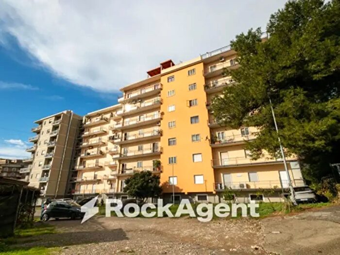 Appartamento con 6 locali in vendita in Viale Vincenzo De Filippis, Catanzaro