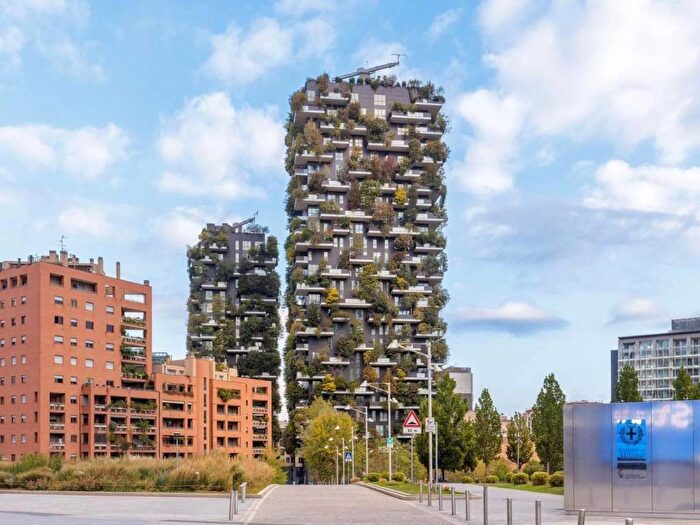 Appartamento trilocale in affitto in Via Gaetano de Castillia, Isola, Milano