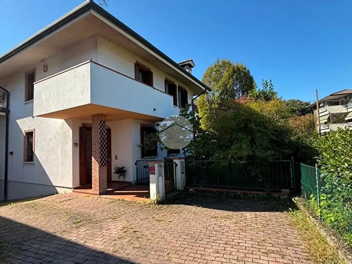 Appartamento con 5 locali in vendita in Via Gramsci, Treviso